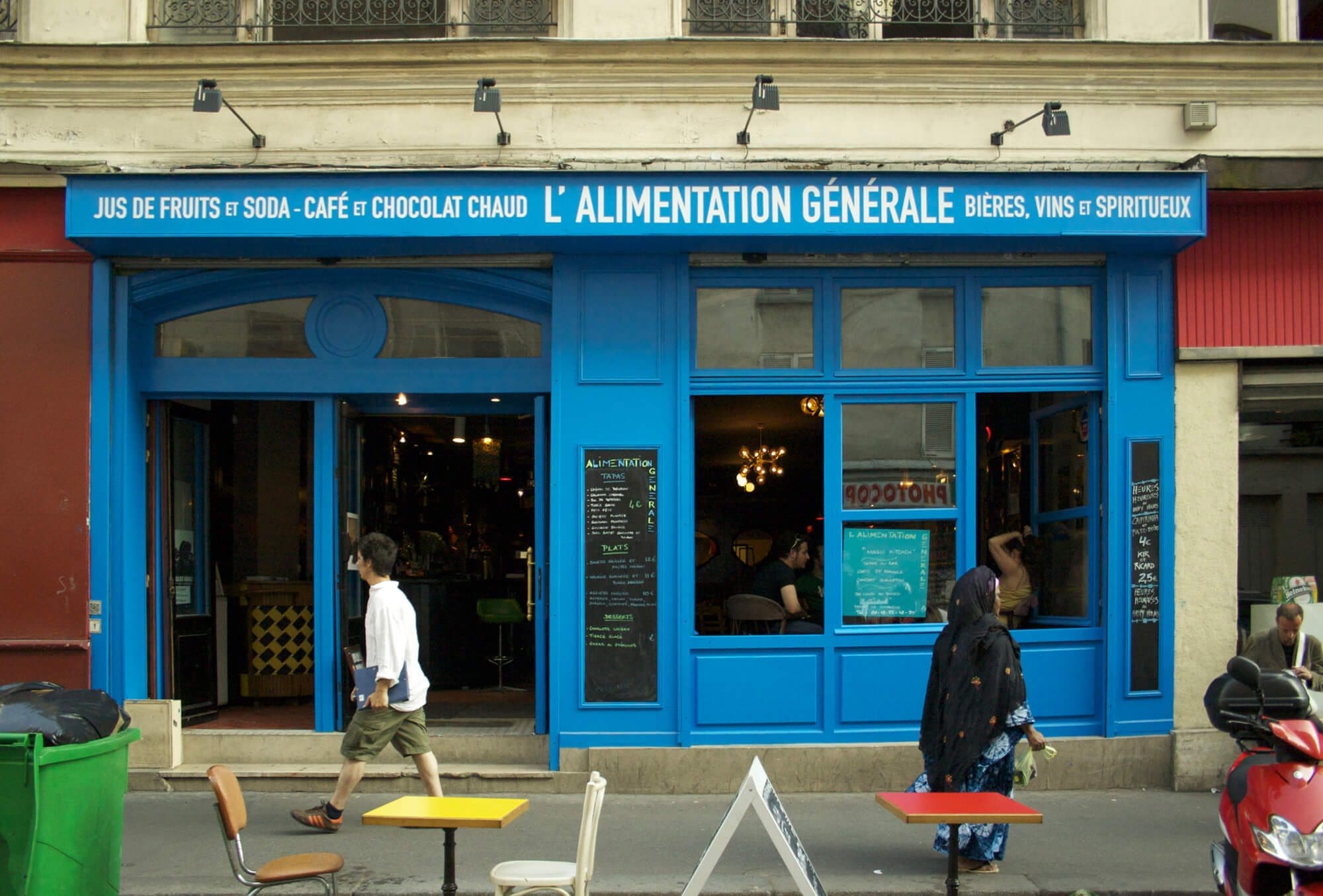 Devanture de l'Alimentation Generale, ALG, bar parisien de la rue Jean Pierre Timbaud