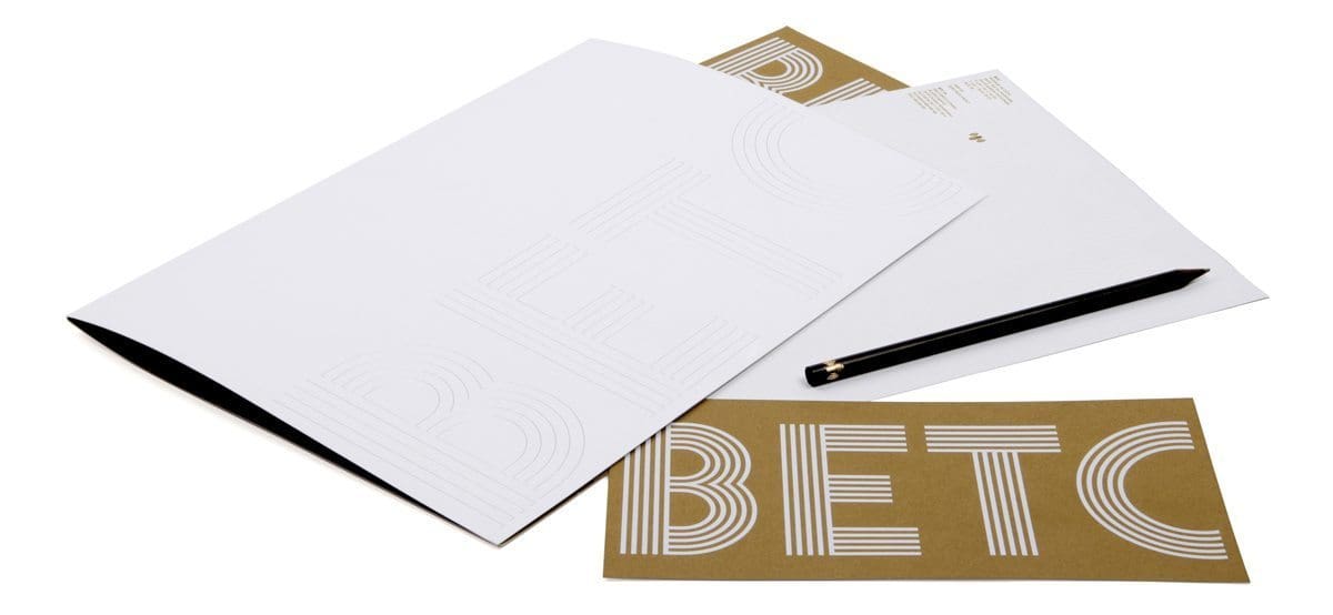 Pochette, papier en tête et carte de correspondance de l'agence de publicité BETC, gaufrage et or, design IchetKar