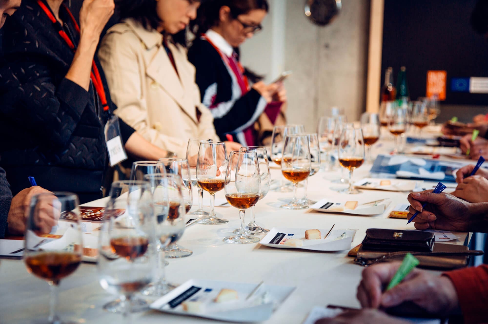 Degustation de fromages au pop up store de Tokyo au japon, design graphique de l'évènement IchetKar