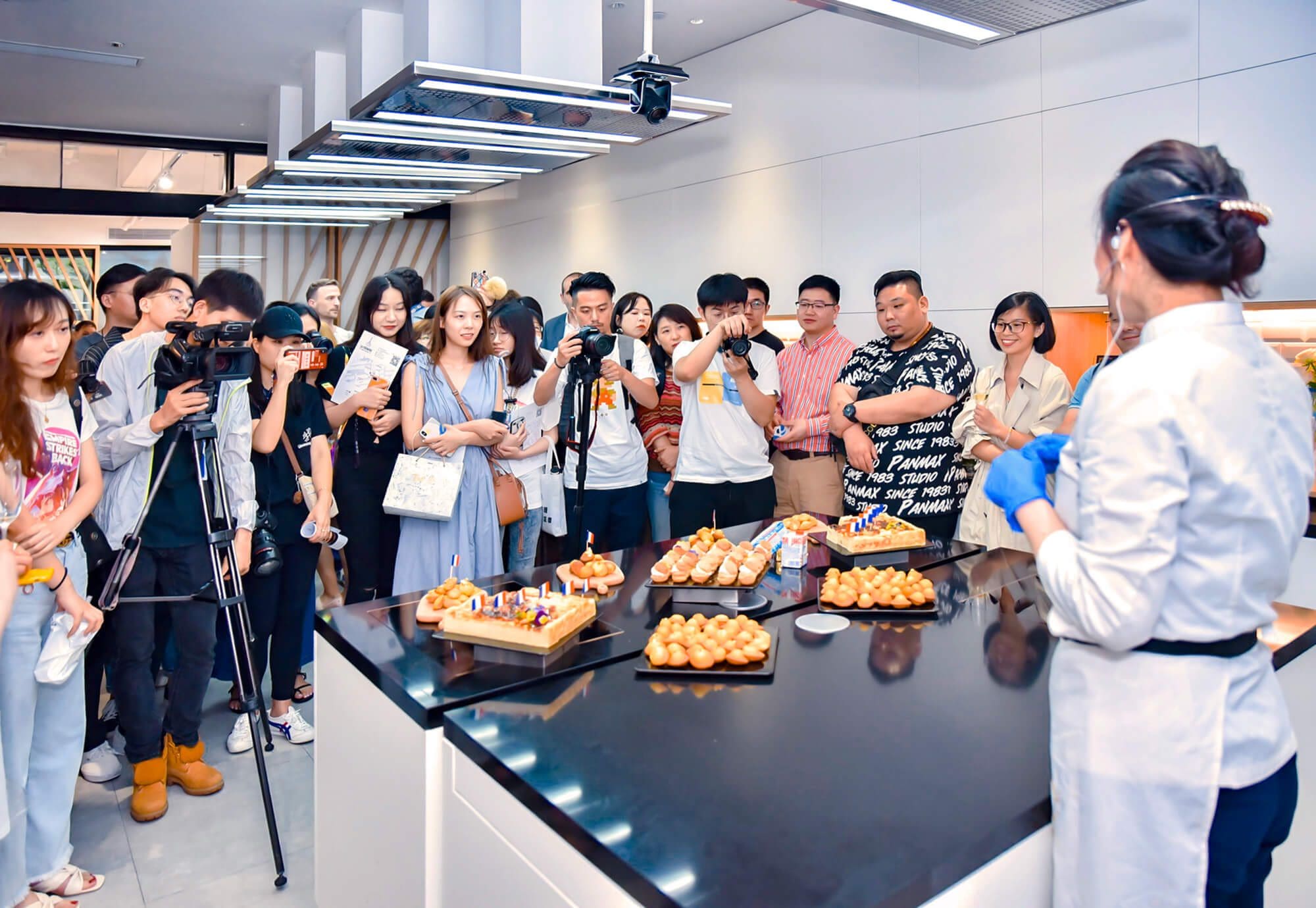 Cours de cuisine fromagère pour l'ouverture du concept store La crémerie en Chine