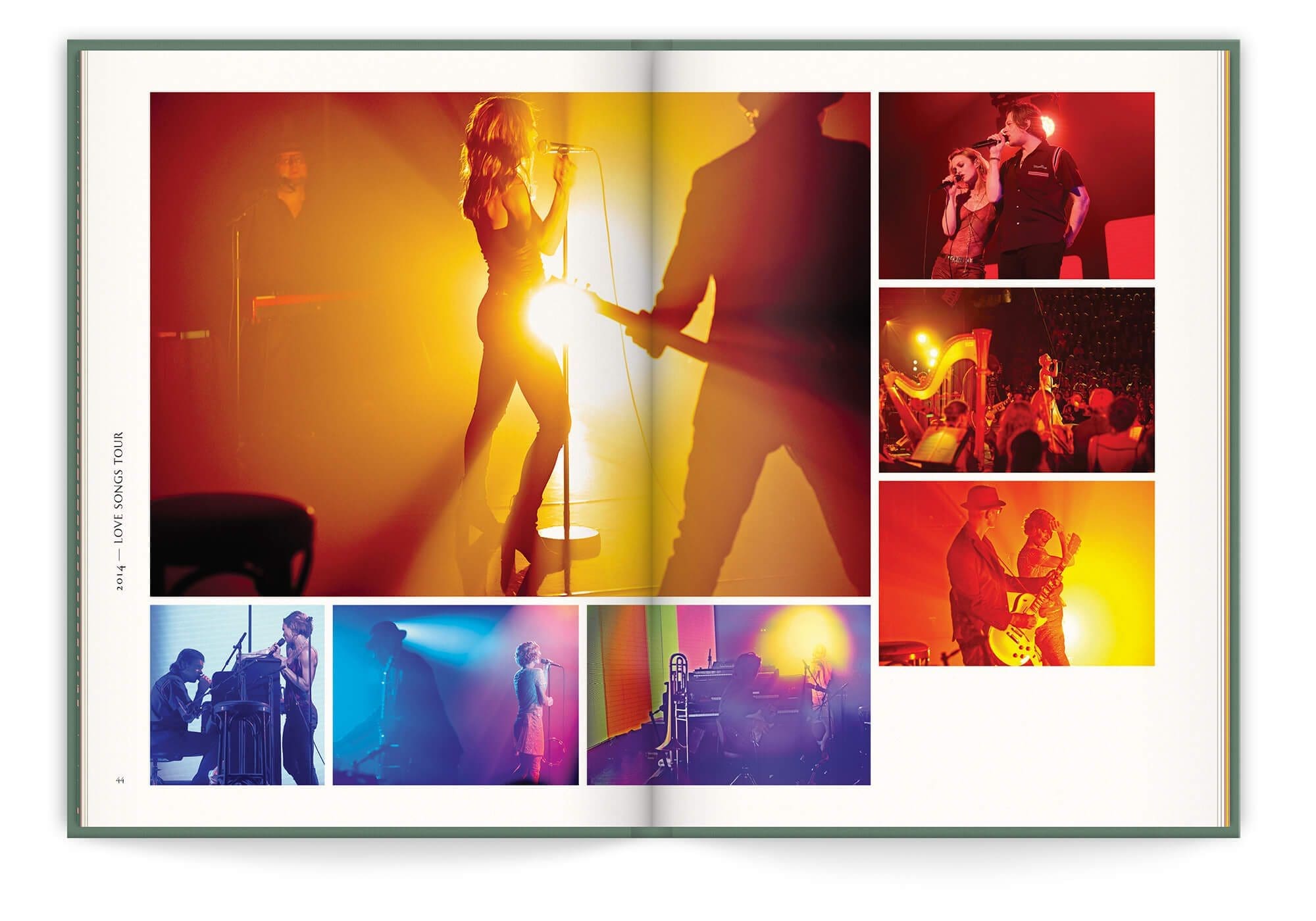 Double page du livre disque de Vanessa Paradis, photo de concert pour le tournée Love Song en 2014, design et mise en page IchetKar