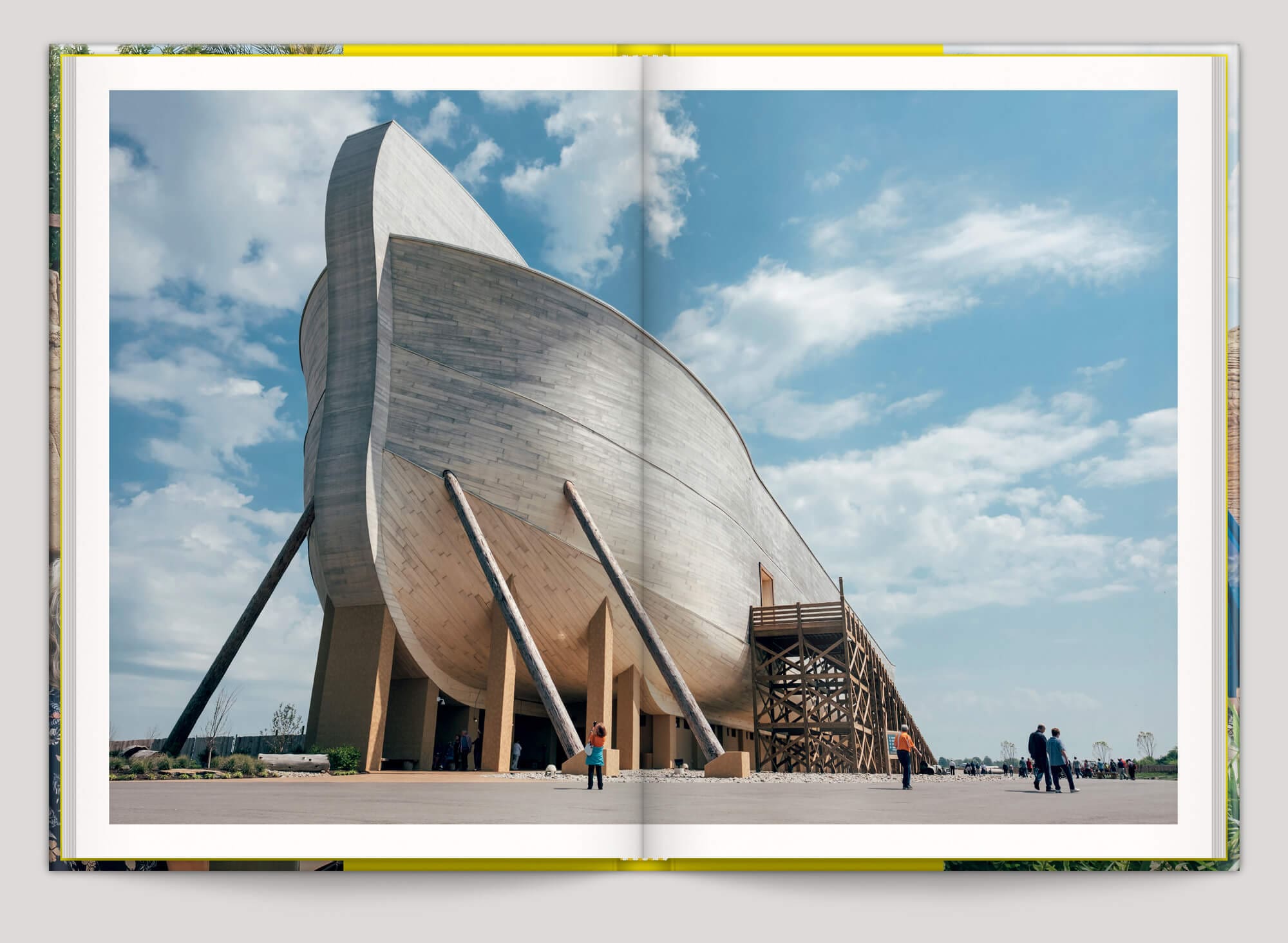 Photo de la réplique de l'arche de Noé au parc d'attractions Ark Encounter au USA.