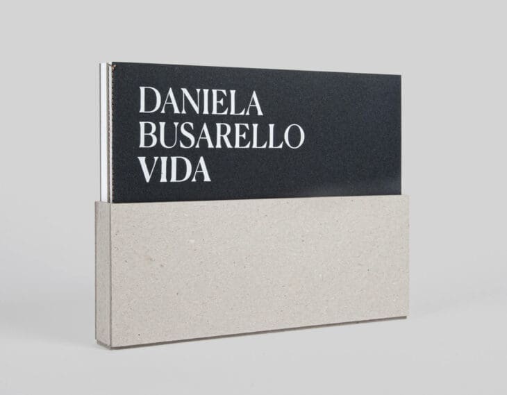 Ichetkar signe la direction artistique et le design graphique du livre d'artiste de Daniela Busarello Vida, un collector en édition limitée à 100 exemplaires.
