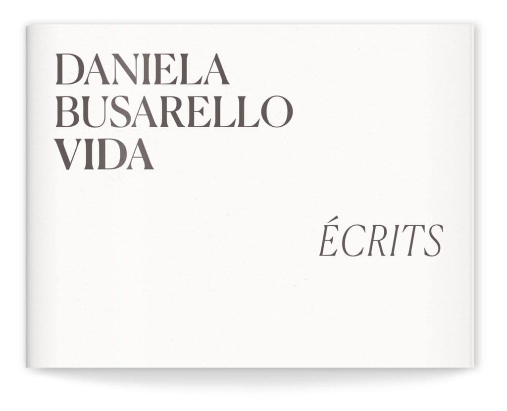 Couverture du livret écrits faisant partie du livre-objet de l'exposition Vida de Daniela Busarello, design IchetKar