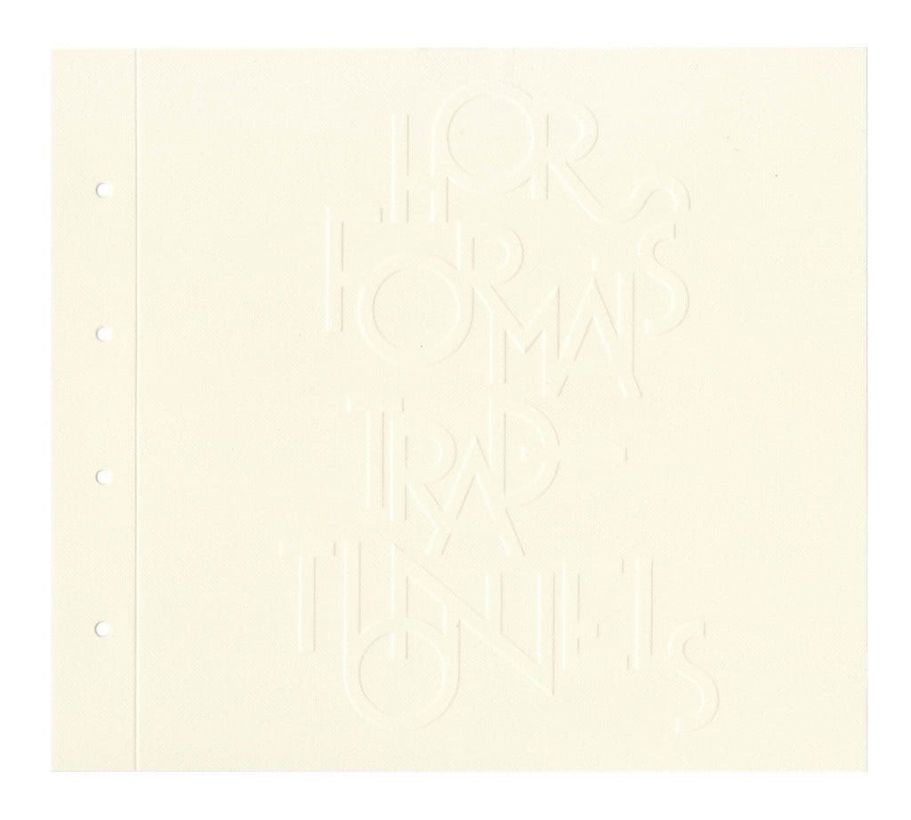 Composition typographique gaufrés pour la tête de chapitre des Hors formats traditionnels signé IchetKar pour le restaurant Blazac de Pierre Gagnaire