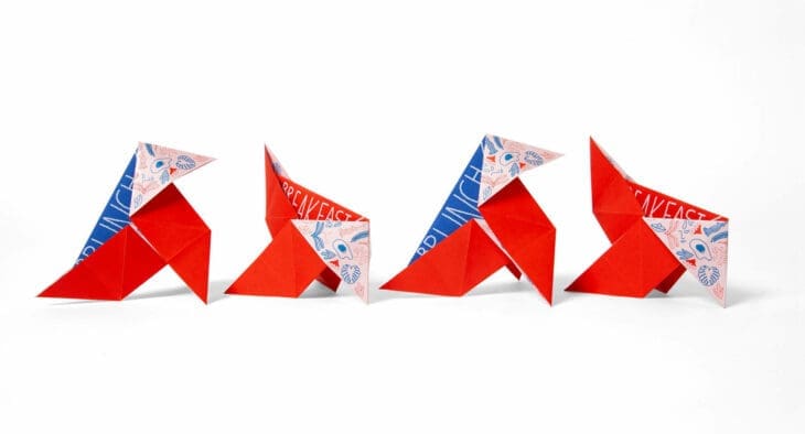 Ich&kar réalise ce voucher ludique et surréaliste: une cocotte en origami à offrir pour un déjeuner chez Dear Breakfast !
