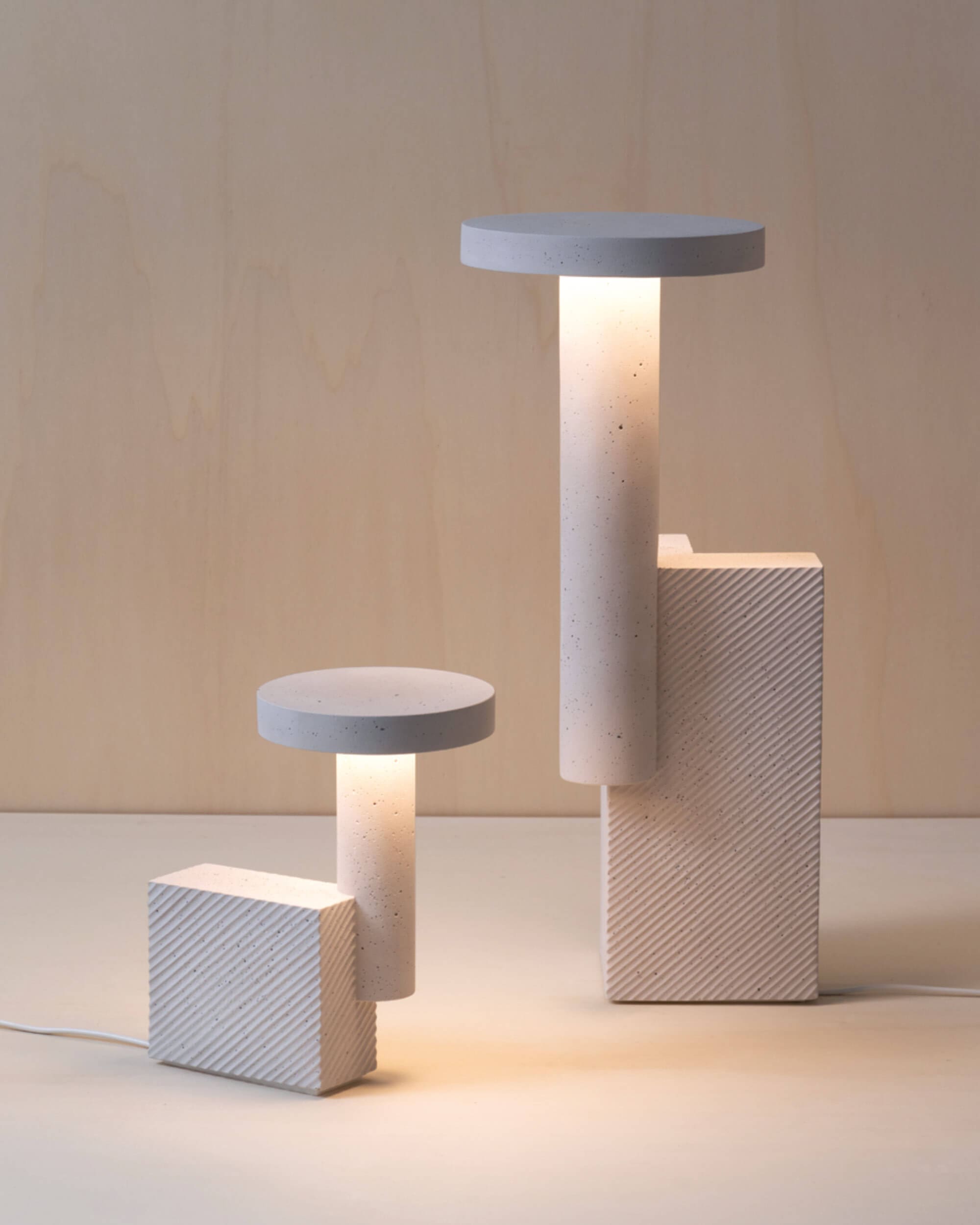 une première collection de luminaires avec Atelier Sedap. Normal Studio designer fait partie du studio matière au sein de l’exposition in situ dont le commissariat de la 7e édition de la Biennale Émergences est confié aux créatrices Helena Ichbiah/ Ichetkar et Véronique Maire