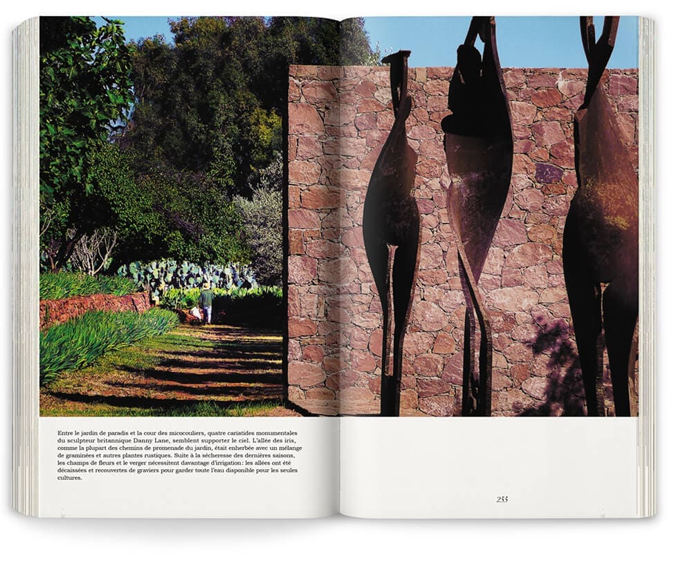Marie Taillefer photographie les jardins collectifs de l'Ourika d'Yves Saint Laurent Beauté réalisé par les paysagistes Eric Ossart et Arnaud Maurières, graphisme IchetKar