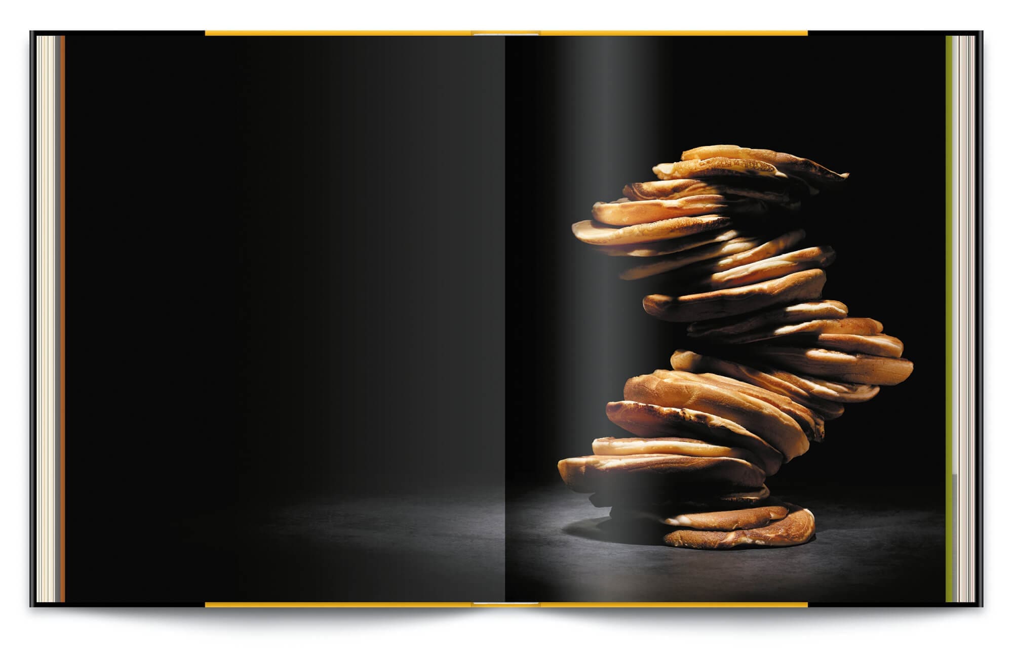 Ichetkar signe la direction artistique du livre Infiniment de Pierre Hermé, pancake façon tour de Pise photographié par Jean-Jacques Pallot